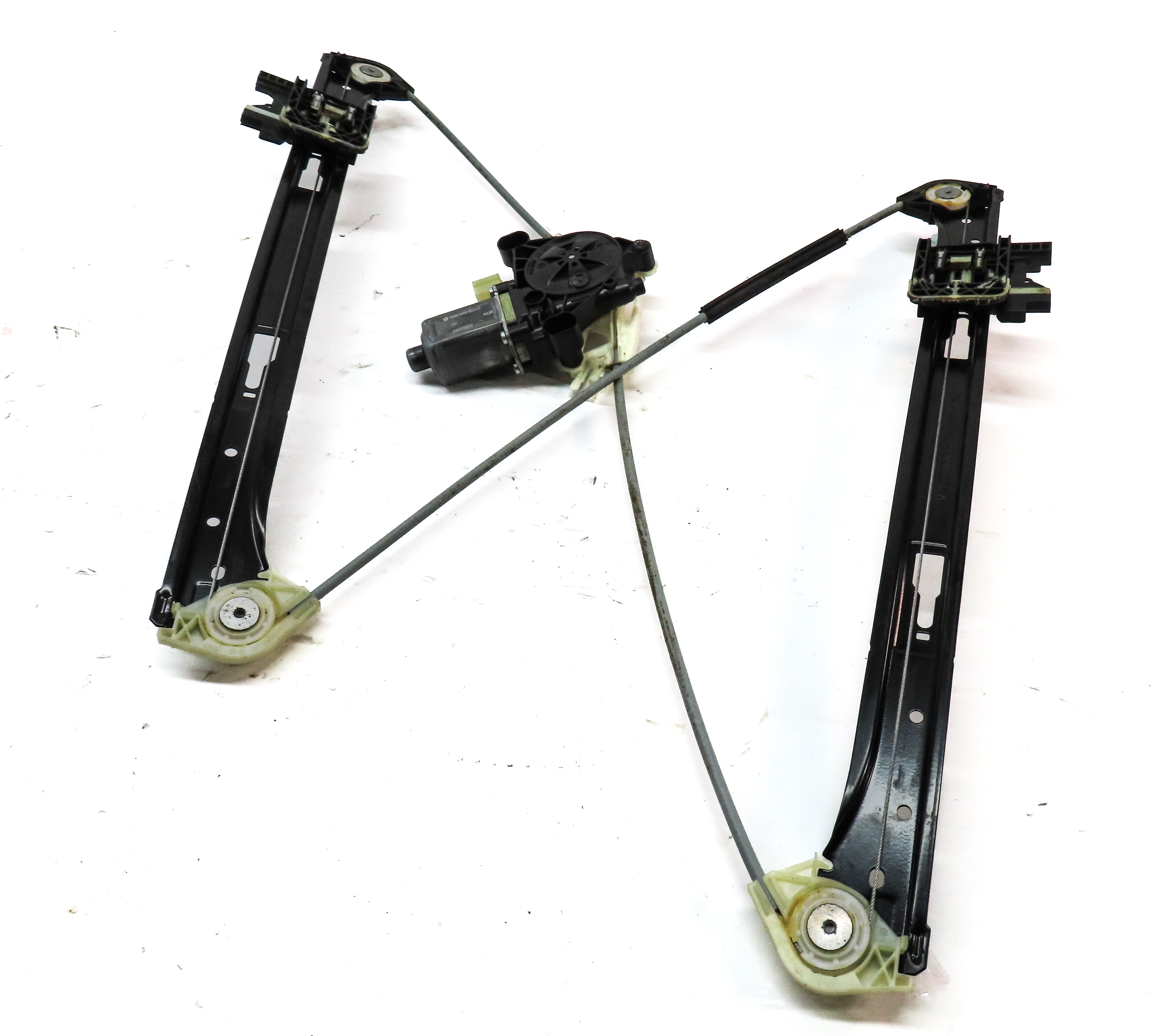 15-19 PORSCHE MACAN (95B) FRONT RIGHT PASSENGER DOOR WINDOW REGULATOR w/ MOTOR — exact item pictured